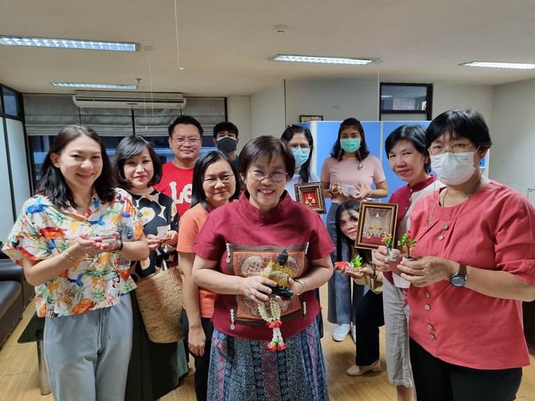 ฤกษ์ดี!! รสอ.สุชาดาฯ ก้าวเท้าเข้าห้องทำงาน พร้อมสักการะองค์พระนารายณ์พระภูมิ และสิ่งศักดิ์สิทธิ์ประจำกระทรวงอุตสาหกรรม และกรมส่งเสริมอุตสาหกรรม