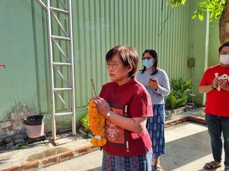 ฤกษ์ดี!! รสอ.สุชาดาฯ ก้าวเท้าเข้าห้องทำงาน พร้อมสักการะองค์พระนารายณ์พระภูมิ และสิ่งศักดิ์สิทธิ์ประจำกระทรวงอุตสาหกรรม และกรมส่งเสริมอุตสาหกรรม
