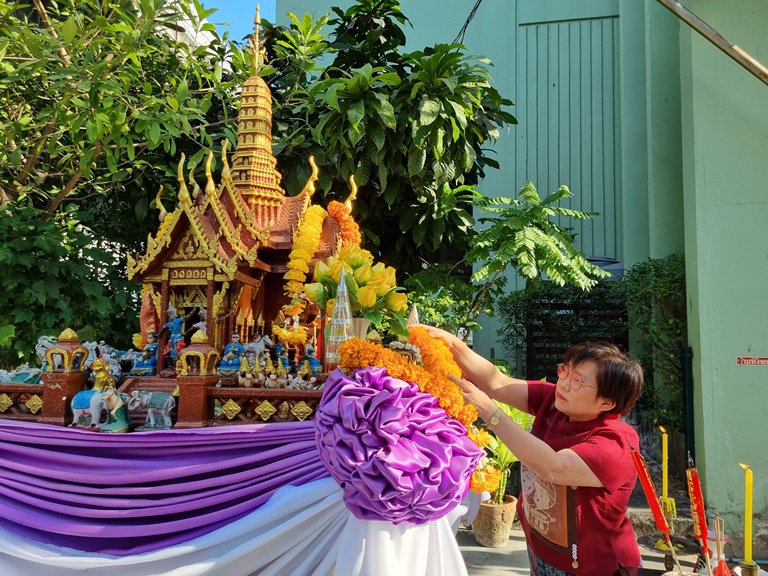 ฤกษ์ดี!! รสอ.สุชาดาฯ ก้าวเท้าเข้าห้องทำงาน พร้อมสักการะองค์พระนารายณ์พระภูมิ และสิ่งศักดิ์สิทธิ์ประจำกระทรวงอุตสาหกรรม และกรมส่งเสริมอุตสาหกรรม