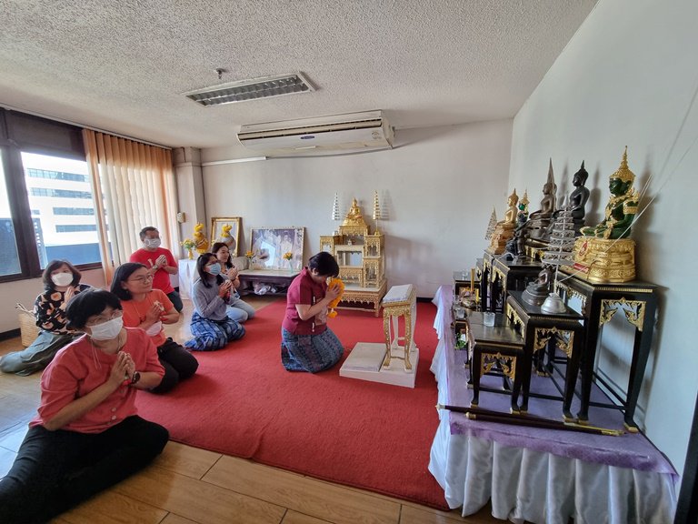 ฤกษ์ดี!! รสอ.สุชาดาฯ ก้าวเท้าเข้าห้องทำงาน พร้อมสักการะองค์พระนารายณ์พระภูมิ และสิ่งศักดิ์สิทธิ์ประจำกระทรวงอุตสาหกรรม และกรมส่งเสริมอุตสาหกรรม