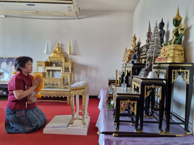 ฤกษ์ดี!! รสอ.สุชาดาฯ ก้าวเท้าเข้าห้องทำงาน พร้อมสักการะองค์พระนารายณ์พระภูมิ และสิ่งศักดิ์สิทธิ์ประจำกระทรวงอุตสาหกรรม และกรมส่งเสริมอุตสาหกรรม