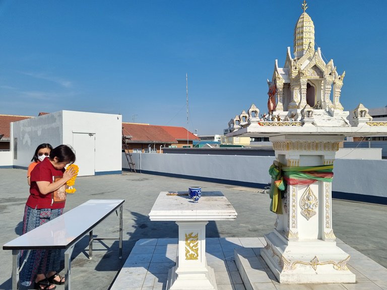ฤกษ์ดี!! รสอ.สุชาดาฯ ก้าวเท้าเข้าห้องทำงาน พร้อมสักการะองค์พระนารายณ์พระภูมิ และสิ่งศักดิ์สิทธิ์ประจำกระทรวงอุตสาหกรรม และกรมส่งเสริมอุตสาหกรรม