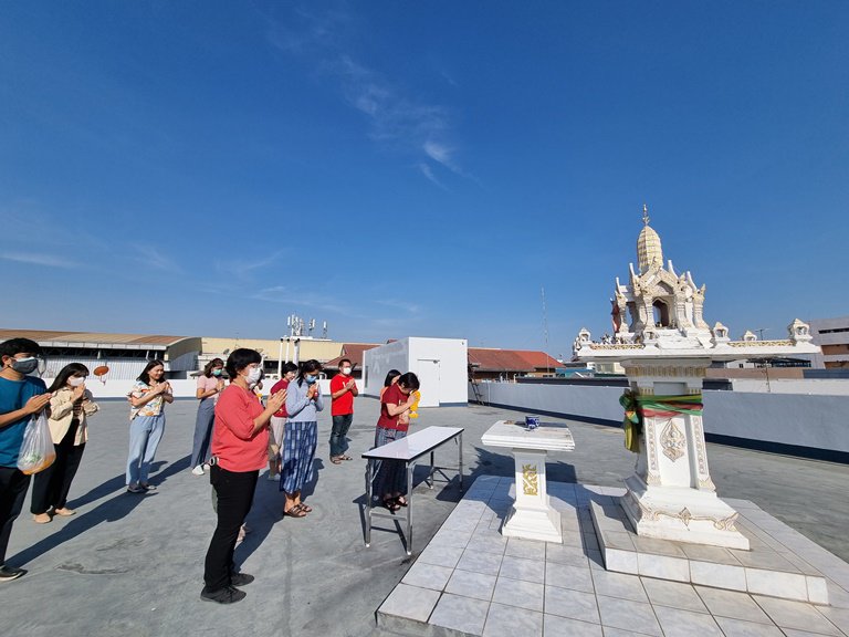 ฤกษ์ดี!! รสอ.สุชาดาฯ ก้าวเท้าเข้าห้องทำงาน พร้อมสักการะองค์พระนารายณ์พระภูมิ และสิ่งศักดิ์สิทธิ์ประจำกระทรวงอุตสาหกรรม และกรมส่งเสริมอุตสาหกรรม
