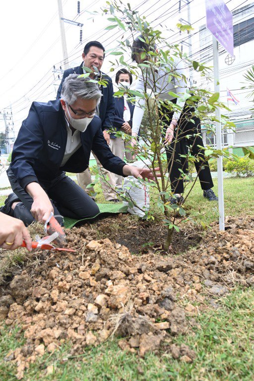 ปลัดฯ ณัฐพล รุดตรวจเยี่ยม สอจ.ลำพูน พร้อมผลักดันโรงงานขนาดใหญ่ให้เป็น Hero ช่วยเหลือชุมชนให้ดีพร้อม 