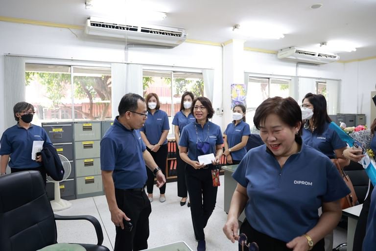 “อธิบดีใบน้อย” ลงพื้นที่สุพรรณบุรี ตรวจเยี่ยมและมอบแนวทางการปฏิบัติงานแก่บุคลากรดีพร้อมเซ็นเตอร์ 8