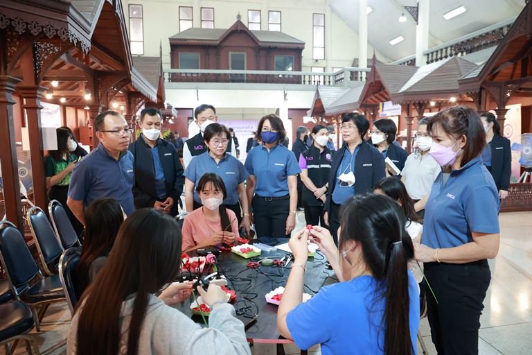 “อธิบดีใบน้อย” ลงพื้นที่สุพรรณบุรี ตรวจเยี่ยมและมอบแนวทางการปฏิบัติงานแก่บุคลากรดีพร้อมเซ็นเตอร์ 8
