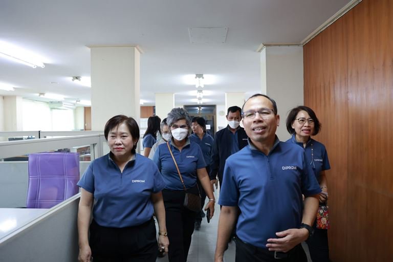 “อธิบดีใบน้อย” ลงพื้นที่สุพรรณบุรี ตรวจเยี่ยมและมอบแนวทางการปฏิบัติงานแก่บุคลากรดีพร้อมเซ็นเตอร์ 8
