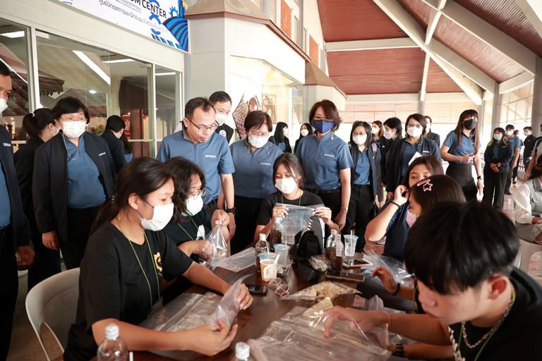 “อธิบดีใบน้อย” ลงพื้นที่สุพรรณบุรี ตรวจเยี่ยมและมอบแนวทางการปฏิบัติงานแก่บุคลากรดีพร้อมเซ็นเตอร์ 8