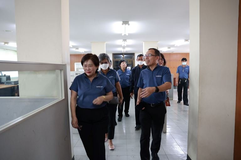 “อธิบดีใบน้อย” ลงพื้นที่สุพรรณบุรี ตรวจเยี่ยมและมอบแนวทางการปฏิบัติงานแก่บุคลากรดีพร้อมเซ็นเตอร์ 8