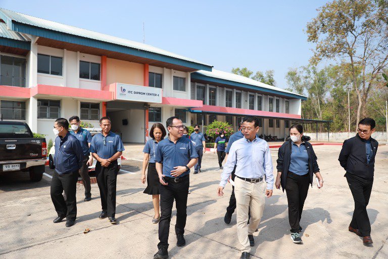 “อธิบดีใบน้อย” ลงพื้นที่อุดรธานี ตรวจเยี่ยมและมอบแนวทางการปฏิบัติงานแก่บุคลากรดีพร้อมเซ็นเตอร์ 4