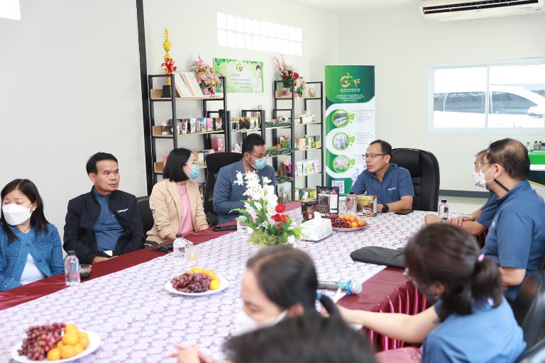 ดีพร้อม ลงพื้นที่เยี่ยมชุมชนดีพร้อมด้านการแปรรูปสมุนไพร