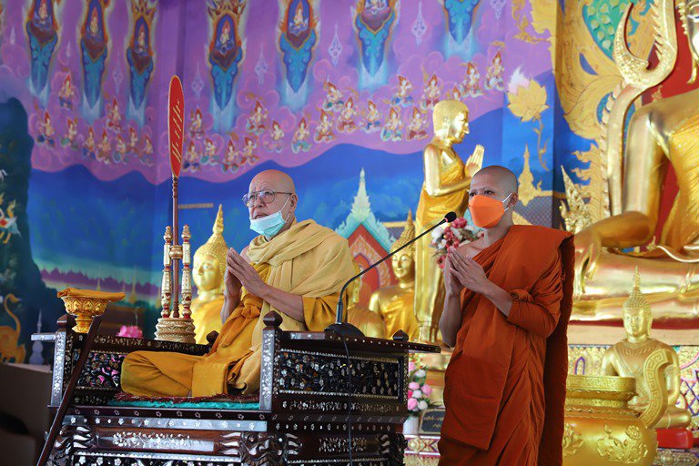 "อธิบดีใบน้อย" นำทีมดีพร้อมเข้าวัด ฟังธรรม ทำบุญสุขใจ ถวายสังฆทาน” 