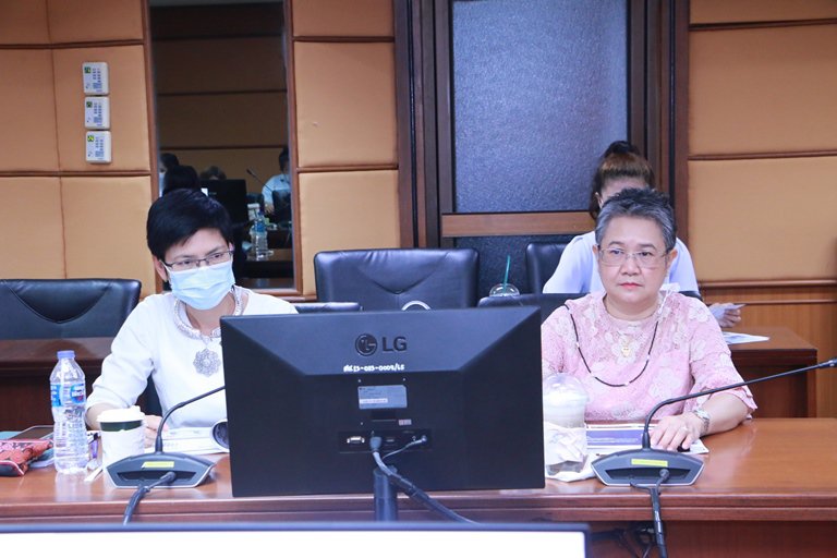 “รสอ.สุชาดา” นั่งหัวโต๊ะรับฟังชี้แจงการติดตามและประเมินผลโครงการอาชีพดีพร้อม
