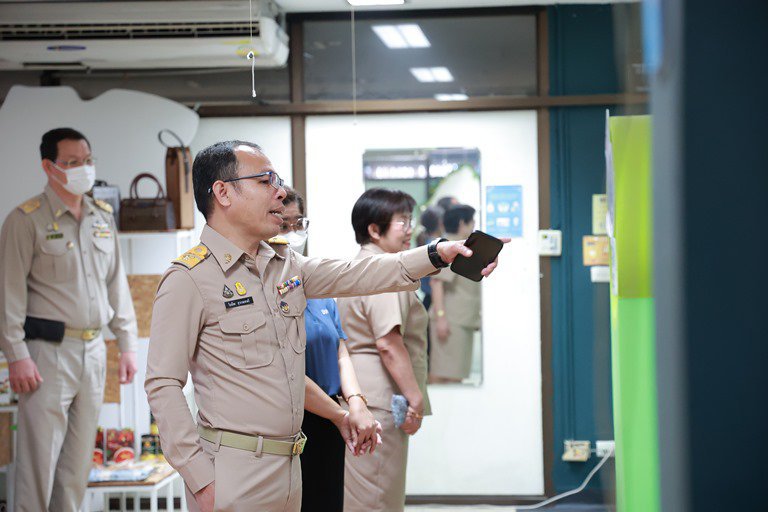 อสอ.ใบน้อย ควง รสอ.สุชาดา ตรวจเยี่ยมพื้นที่ทำงานอาคารดีพร้อม พระราม 6 ตามหลัก  5 ส.  เครื่องมือที่สร้างความระเบียบเรียบร้อยในองค์กร