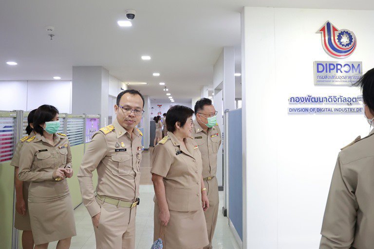 อสอ.ใบน้อย ควง รสอ.สุชาดา ตรวจเยี่ยมพื้นที่ทำงานอาคารดีพร้อม พระราม 6 ตามหลัก  5 ส.  เครื่องมือที่สร้างความระเบียบเรียบร้อยในองค์กร