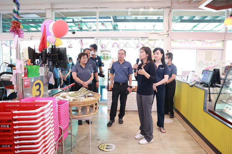 ดีพร้อม ลงพื้นที่เยี่ยมชมสถานประกอบการเบเกอรี่รายใหญ่ภาคเหนือ ต้นแบบ “โมเดลชุมชนดีพร้อม” และ “ดีพร้อมฮีโร่” 