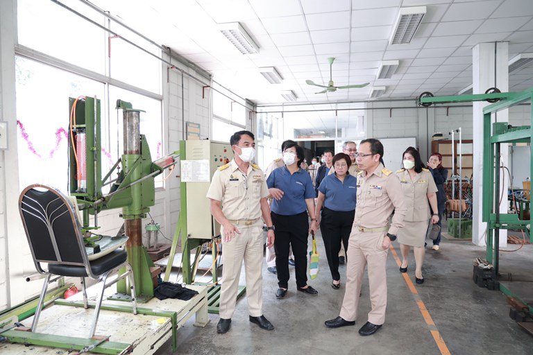 “อธิบดีใบน้อย” ลงพื้นที่พระรามที่ 4 ตรวจเยี่ยมภูมิทัศน์สำนักงานดีพร้อม เร่งเดินหน้าปรับภูมิทัศน์การทำงานให้ดียิ่งขึ้น