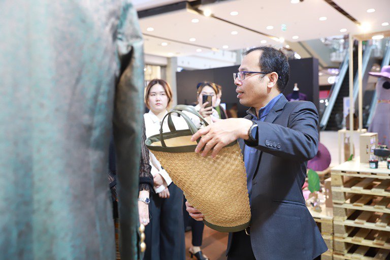 “ดีพร้อม” โชว์เคส 6 ชุมชนนำร่อง อัพสกิลขึ้นแท่นผลิตภัณฑ์ไทยชั้นเลิศ