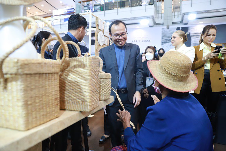 “ดีพร้อม” โชว์เคส 6 ชุมชนนำร่อง อัพสกิลขึ้นแท่นผลิตภัณฑ์ไทยชั้นเลิศ