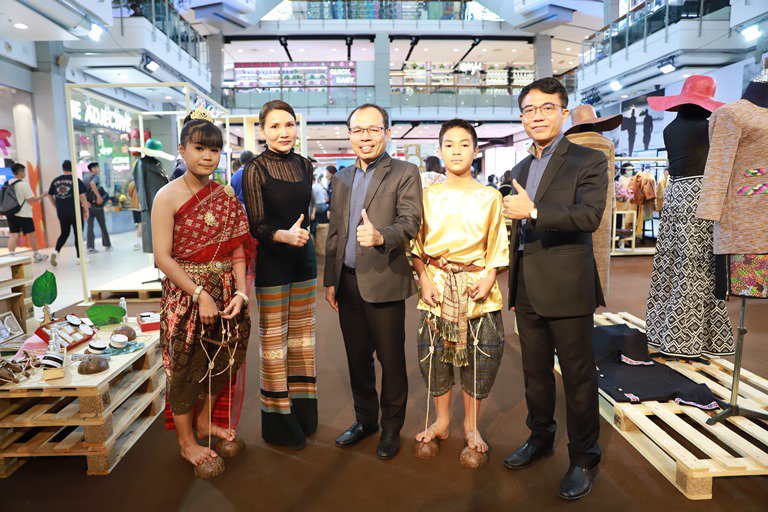 “ดีพร้อม” โชว์เคส 6 ชุมชนนำร่อง อัพสกิลขึ้นแท่นผลิตภัณฑ์ไทยชั้นเลิศ