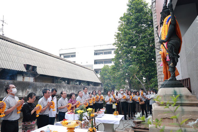 “อธิบดีใบน้อย” ร่วมบวรสรวงสิ่งศักดิ์สิทธิ์ ครบรอบ 81 ปี กช.กสอ.