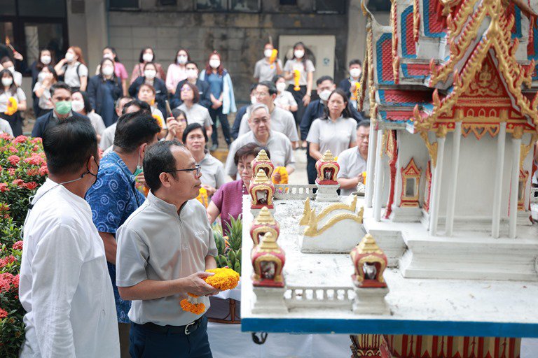 “อธิบดีใบน้อย” ร่วมบวรสรวงสิ่งศักดิ์สิทธิ์ ครบรอบ 81 ปี กช.กสอ.