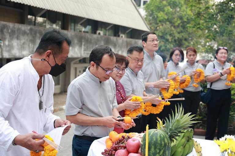 “อธิบดีใบน้อย” ร่วมบวรสรวงสิ่งศักดิ์สิทธิ์ ครบรอบ 81 ปี กช.กสอ.