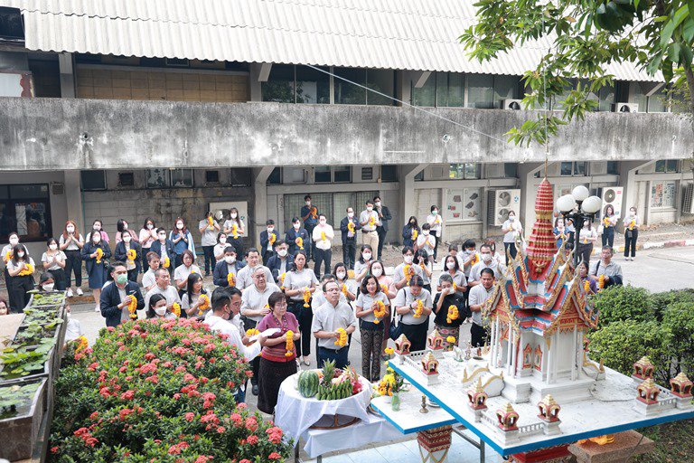“อธิบดีใบน้อย” ร่วมบวรสรวงสิ่งศักดิ์สิทธิ์ ครบรอบ 81 ปี กช.กสอ.
