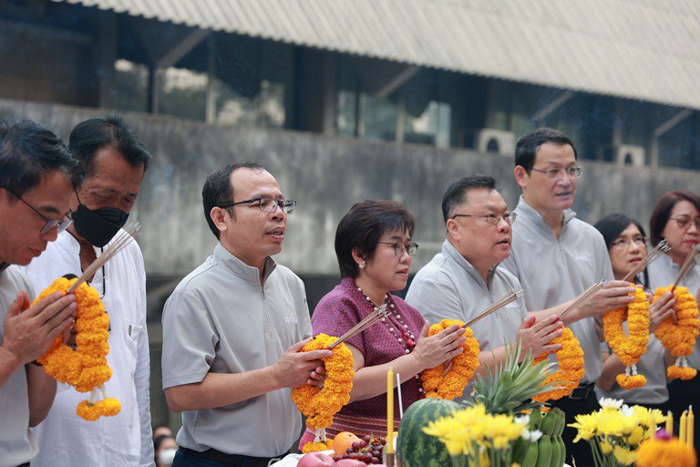 “อธิบดีใบน้อย” ร่วมบวรสรวงสิ่งศักดิ์สิทธิ์ ครบรอบ 81 ปี กช.กสอ.