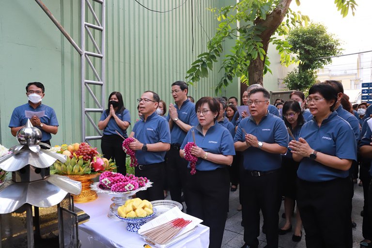 แม่ทัพใบน้อย” นำพลพรรคดีพร้อม บวงสรวงสิ่งศักดิ์สิทธิ์ ครบรอบ 81 ปี ดีพร้อม 