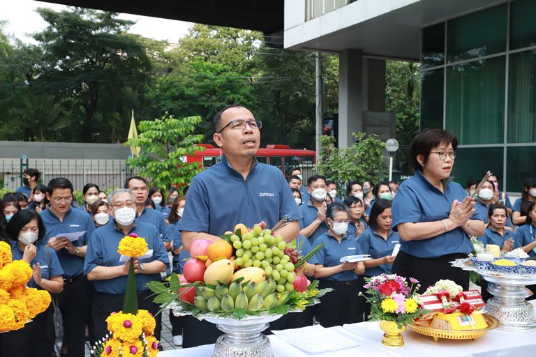 แม่ทัพใบน้อย” นำพลพรรคดีพร้อม บวงสรวงสิ่งศักดิ์สิทธิ์ ครบรอบ 81 ปี ดีพร้อม 