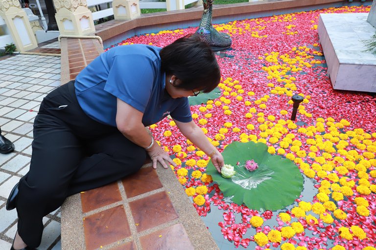 แม่ทัพใบน้อย” นำพลพรรคดีพร้อม บวงสรวงสิ่งศักดิ์สิทธิ์ ครบรอบ 81 ปี ดีพร้อม 