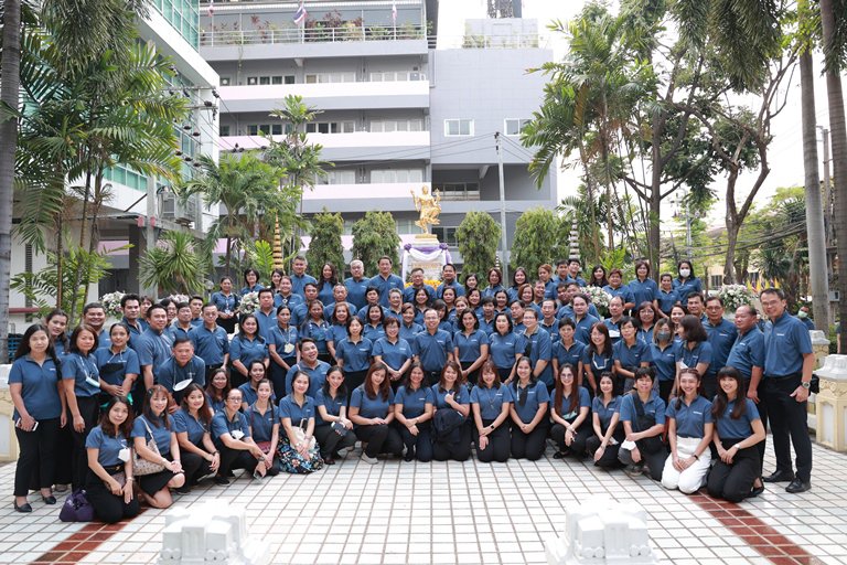 แม่ทัพใบน้อย” นำพลพรรคดีพร้อม บวงสรวงสิ่งศักดิ์สิทธิ์ ครบรอบ 81 ปี ดีพร้อม 