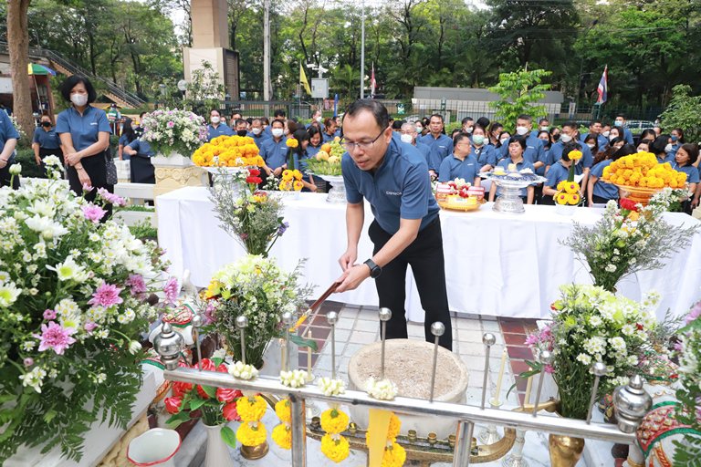 แม่ทัพใบน้อย” นำพลพรรคดีพร้อม บวงสรวงสิ่งศักดิ์สิทธิ์ ครบรอบ 81 ปี ดีพร้อม 