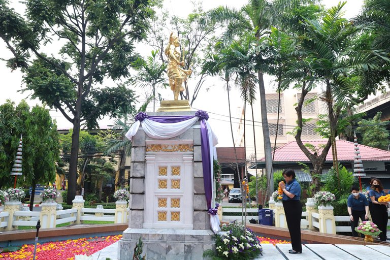 แม่ทัพใบน้อย” นำพลพรรคดีพร้อม บวงสรวงสิ่งศักดิ์สิทธิ์ ครบรอบ 81 ปี ดีพร้อม 