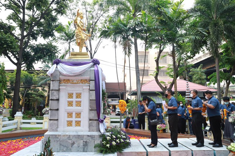 แม่ทัพใบน้อย” นำพลพรรคดีพร้อม บวงสรวงสิ่งศักดิ์สิทธิ์ ครบรอบ 81 ปี ดีพร้อม 