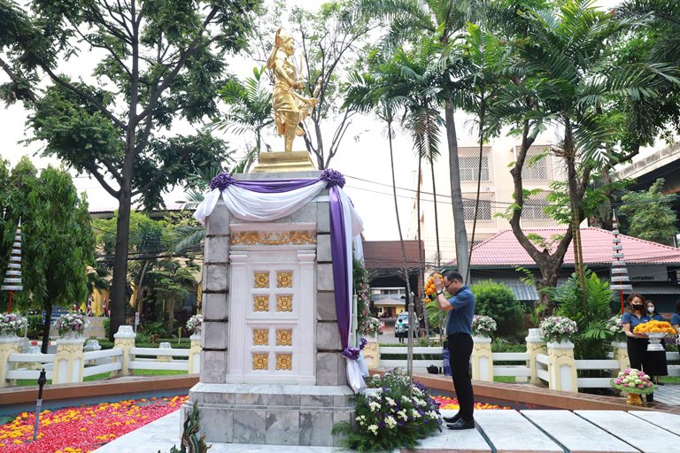 แม่ทัพใบน้อย” นำพลพรรคดีพร้อม บวงสรวงสิ่งศักดิ์สิทธิ์ ครบรอบ 81 ปี ดีพร้อม 