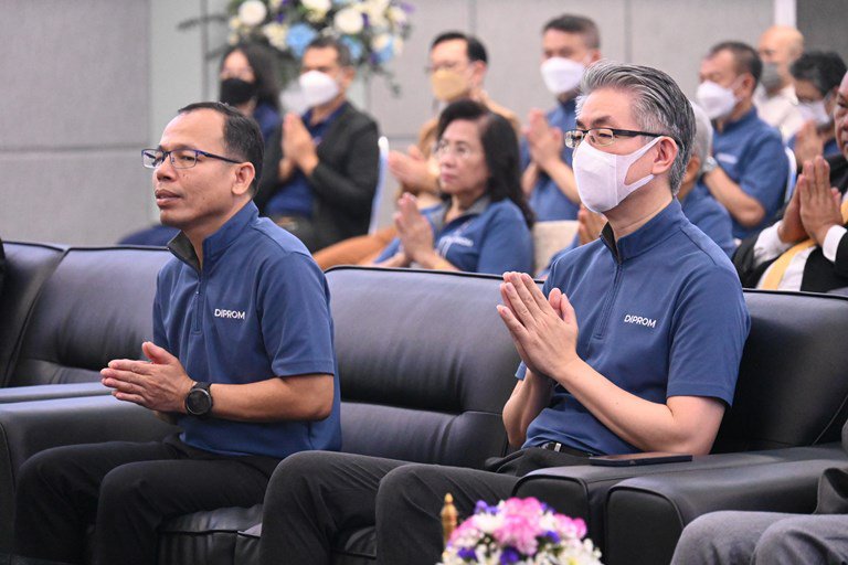 “ปลัดฯ ณัฐพล” ร่วมแสดงความยินดีวันคล้ายวันสถาปนา “ดีพร้อม” ครบ 81 ปี พร้อมเยี่ยมชมบูธและให้กำลังใจผู้ประกอบการ “อุตสาหกรรมแฟร์ ช็อป ชิม แชร์”