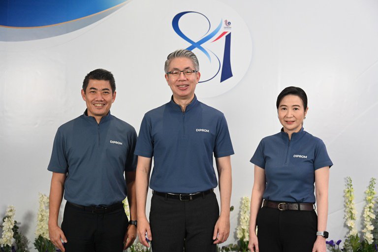 “ปลัดฯ ณัฐพล” ร่วมแสดงความยินดีวันคล้ายวันสถาปนา “ดีพร้อม” ครบ 81 ปี พร้อมเยี่ยมชมบูธและให้กำลังใจผู้ประกอบการ “อุตสาหกรรมแฟร์ ช็อป ชิม แชร์”