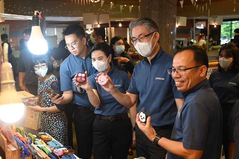 “ปลัดฯ ณัฐพล” ร่วมแสดงความยินดีวันคล้ายวันสถาปนา “ดีพร้อม” ครบ 81 ปี พร้อมเยี่ยมชมบูธและให้กำลังใจผู้ประกอบการ “อุตสาหกรรมแฟร์ ช็อป ชิม แชร์”