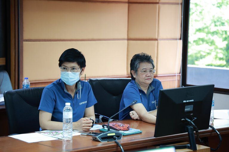 “รสอ.สุชาดา” นำทีมดีพร้อมพิจารณารูปแบบภายในเล่มหนังสือรายงานประจำปี 2565
