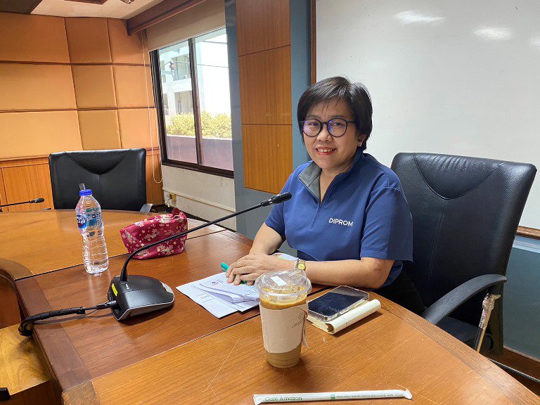 “รสอ.สุชาดา” นำทีมดีพร้อมพิจารณารูปแบบภายในเล่มหนังสือรายงานประจำปี 2565