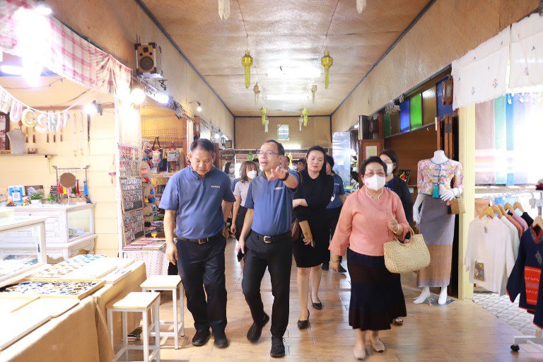 “อธิบดีใบน้อย” ลงพื้นที่เมืองลำพูน สำรวจการค้าย่านตลาดขัวมุงท่าสิงห์ พร้อมหารือภาครัฐ-เอกชนในพื้นเร่งยกระดับศักยภาพ ผปก. สร้างรายได้สู่ชุมชน