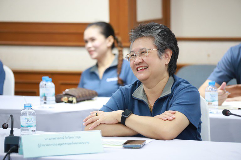 “อธิบดีใบน้อย” ลงพื้นที่ชลบุรี ตรวจเยี่ยมและมอบนโยบายแก่ทีมดีพร้อมเซ็นเตอร์ 9