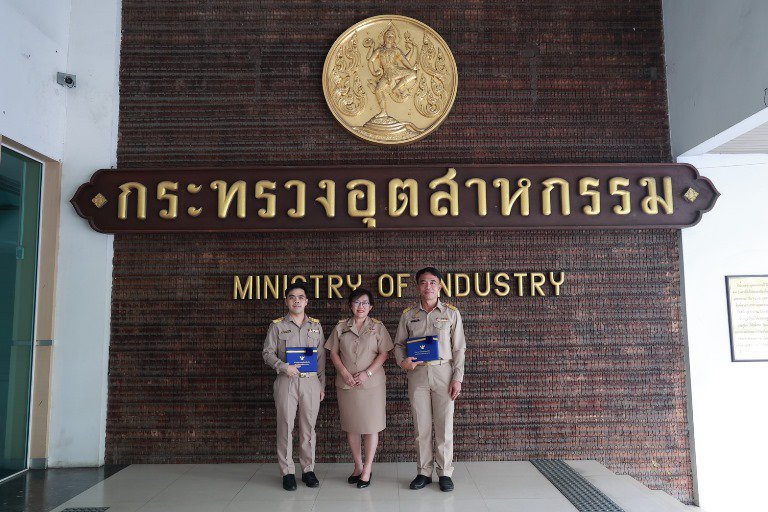 ดีพร้อม ร่วมพิธีมอบเกียรติบัตร และเข็มเชิดชูเกียรติให้แก่ข้าราชการพลเรือนดีเด่นของกระทรวงอุตสาหกรรม ประจำปี 2565