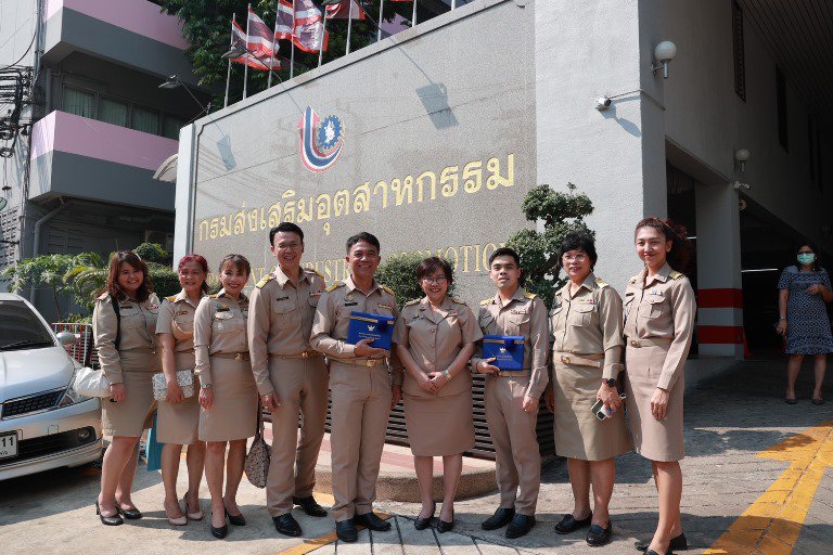ดีพร้อม ร่วมพิธีมอบเกียรติบัตร และเข็มเชิดชูเกียรติให้แก่ข้าราชการพลเรือนดีเด่นของกระทรวงอุตสาหกรรม ประจำปี 2565