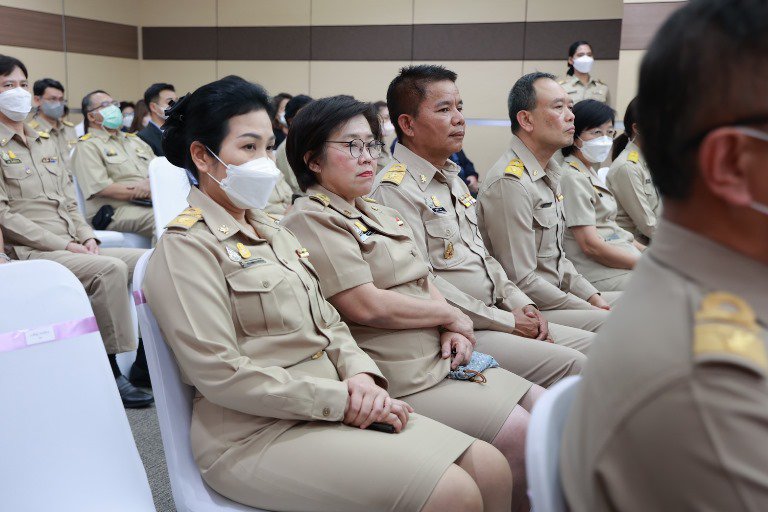 ดีพร้อม ร่วมพิธีมอบเกียรติบัตร และเข็มเชิดชูเกียรติให้แก่ข้าราชการพลเรือนดีเด่นของกระทรวงอุตสาหกรรม ประจำปี 2565