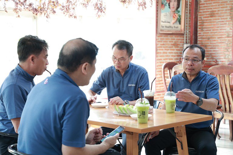 “อธิบดีใบน้อย” ลงพื้นที่เมืองรอง เยี่ยมชุมชนดีพร้อมสวนเมล่อน อินทร์โตฟาร์ม