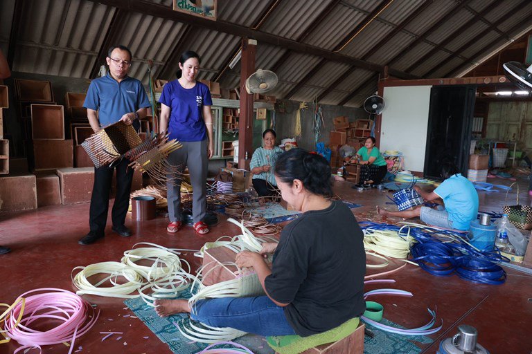 “อธิบดีใบน้อย” ลงพื้นที่เมืองรอง เยี่ยมชุมชนดีพร้อมสวนเมล่อน อินทร์โตฟาร์ม