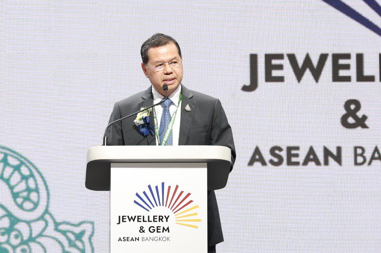 “รสอ.สุชาดา” ร่วมเปิดงานจิวเวลรี่แอนด์เจมฯ อวดโฉมอัญมณีและเครื่องประดับ 15 ประเทศทั่วโลก พร้อมยกระดับไทยสู่ศูนย์กลางการค้าสำคัญของโลก
